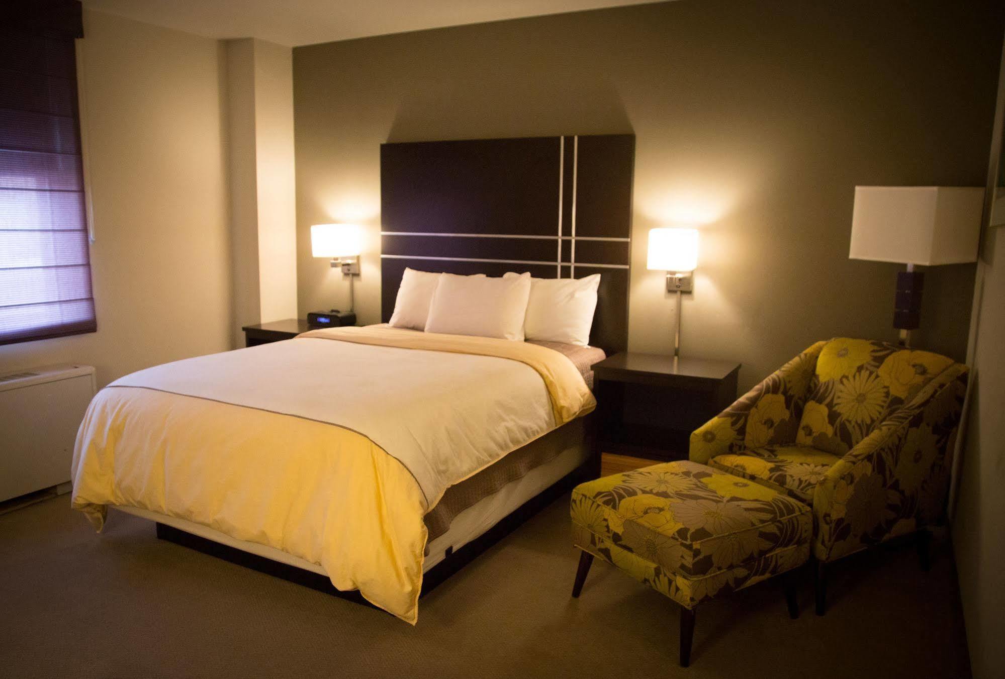 Iowa House Hotel Айова Сити Екстериор снимка