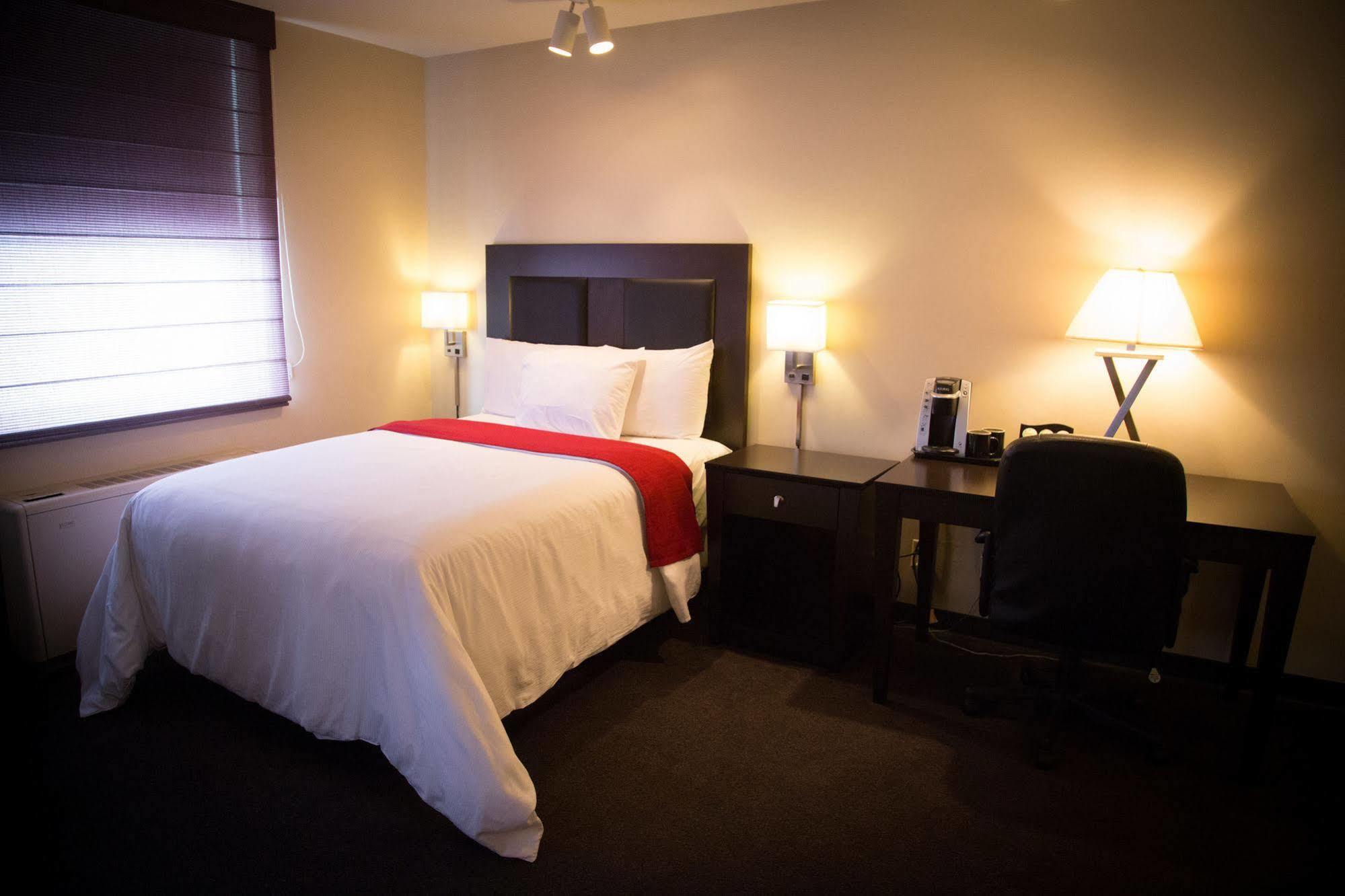 Iowa House Hotel Айова Сити Екстериор снимка